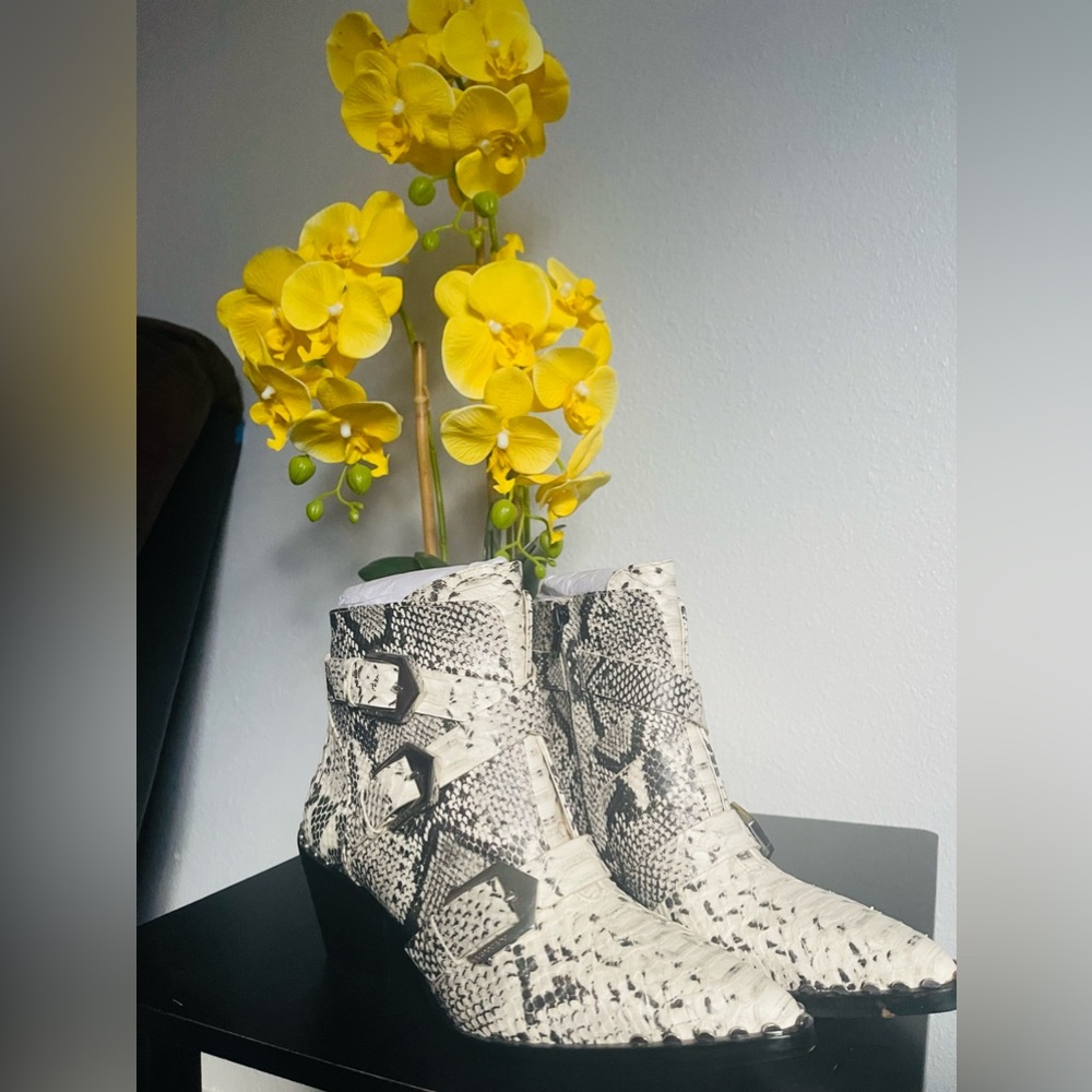 7 Brand-New✨Gianni Bini Snake Print Leather Pointy Ankle Boots